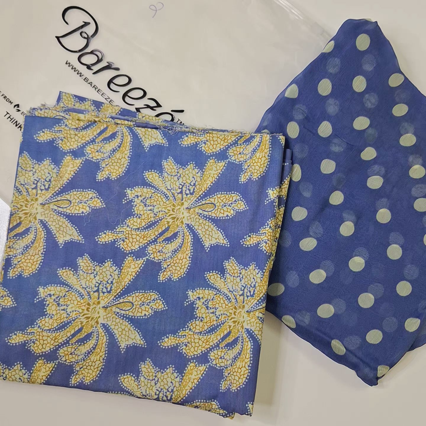 Bareeza lawn 3pc suit