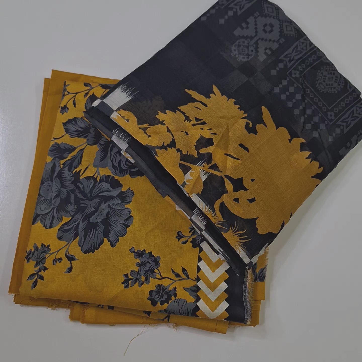 Bin saeed lawn 3pc suit