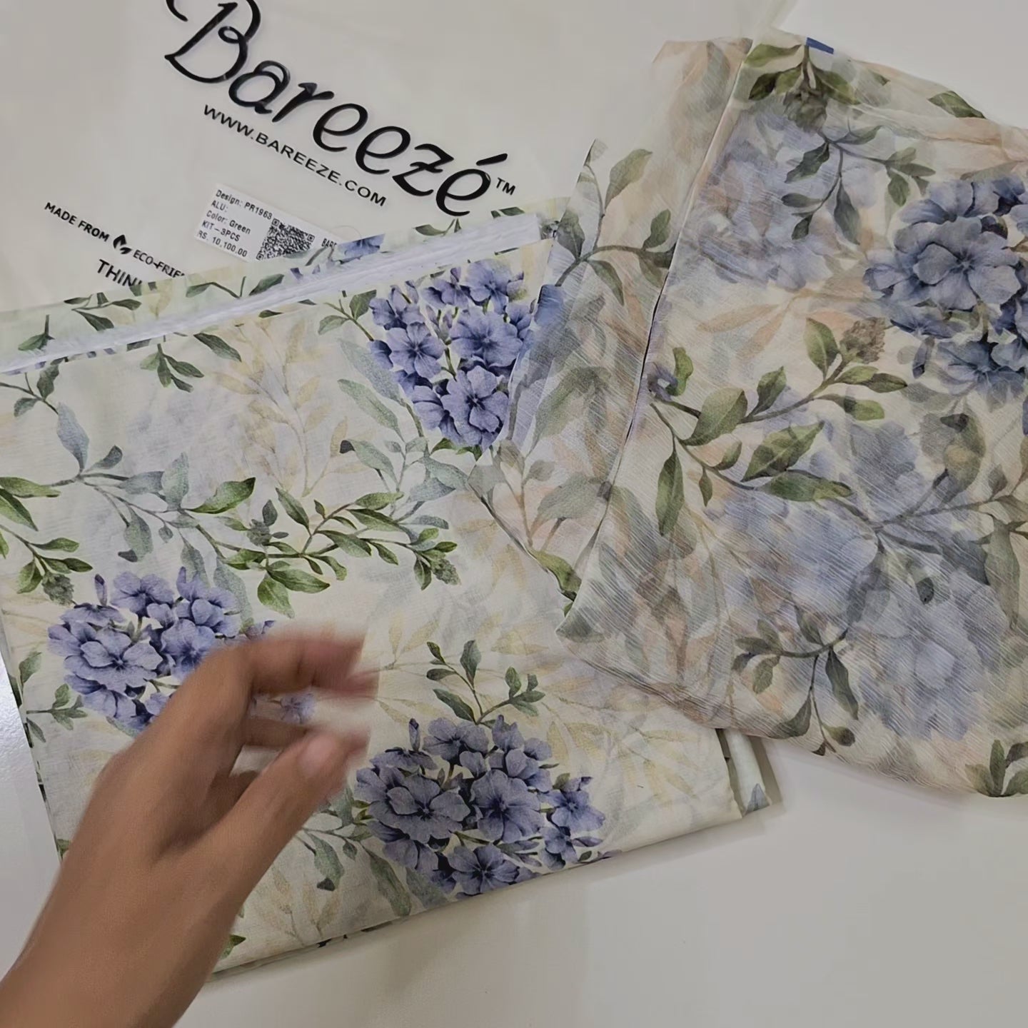 Bareeza lawn 3pc suit